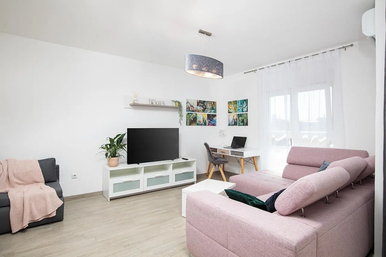 Sweet City Center With Balcony & Private Parking Pula