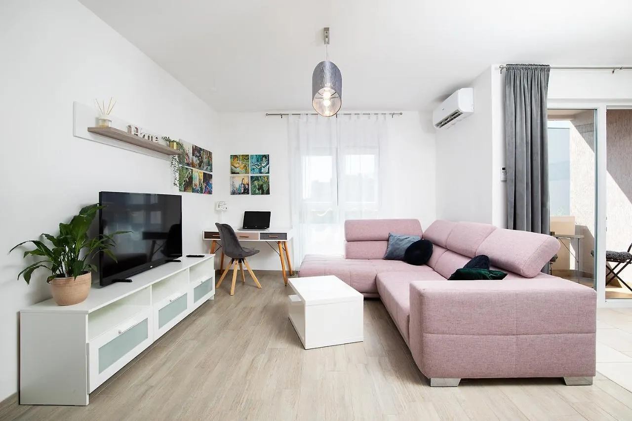Apartment Sweet City Center With Balcony & Private Parking Pula
