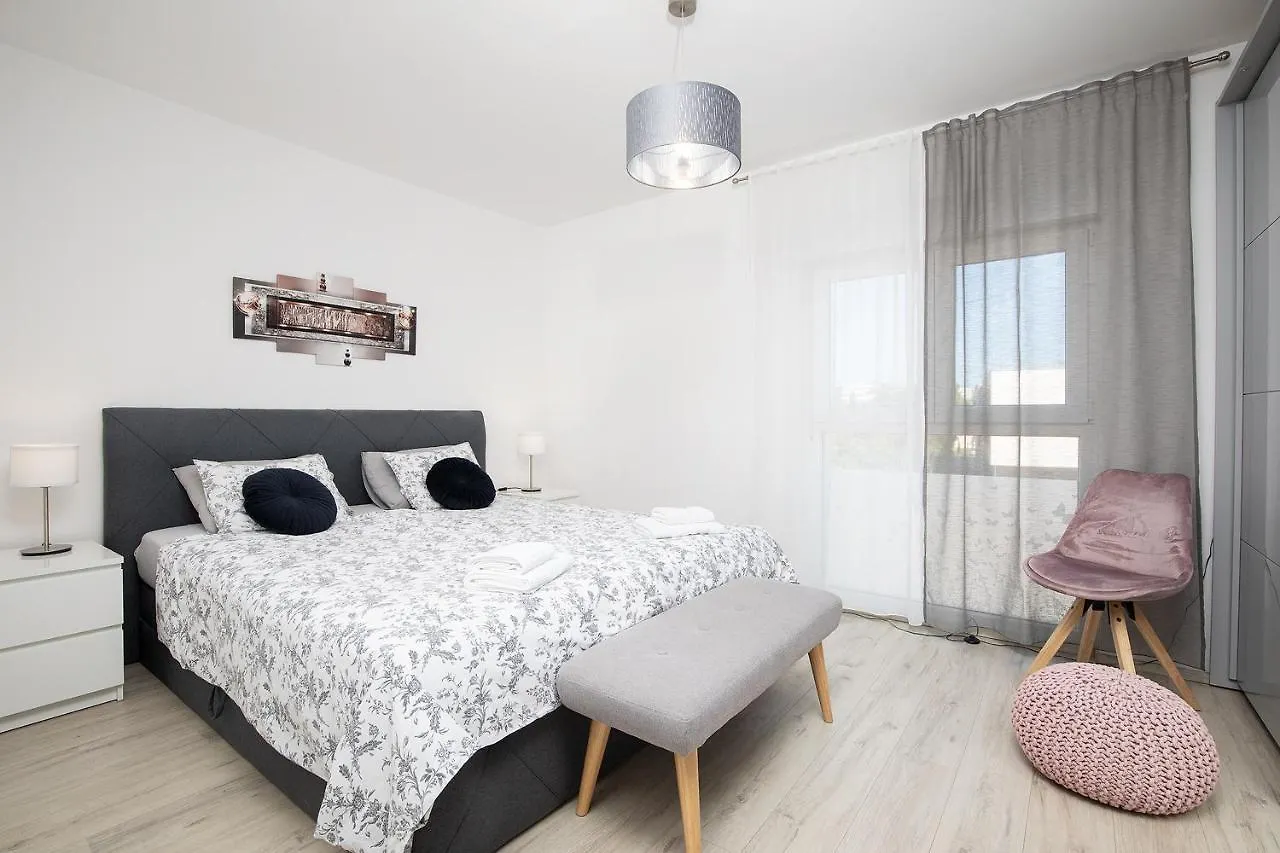 Apartment Sweet City Center With Balcony & Private Parking Pula