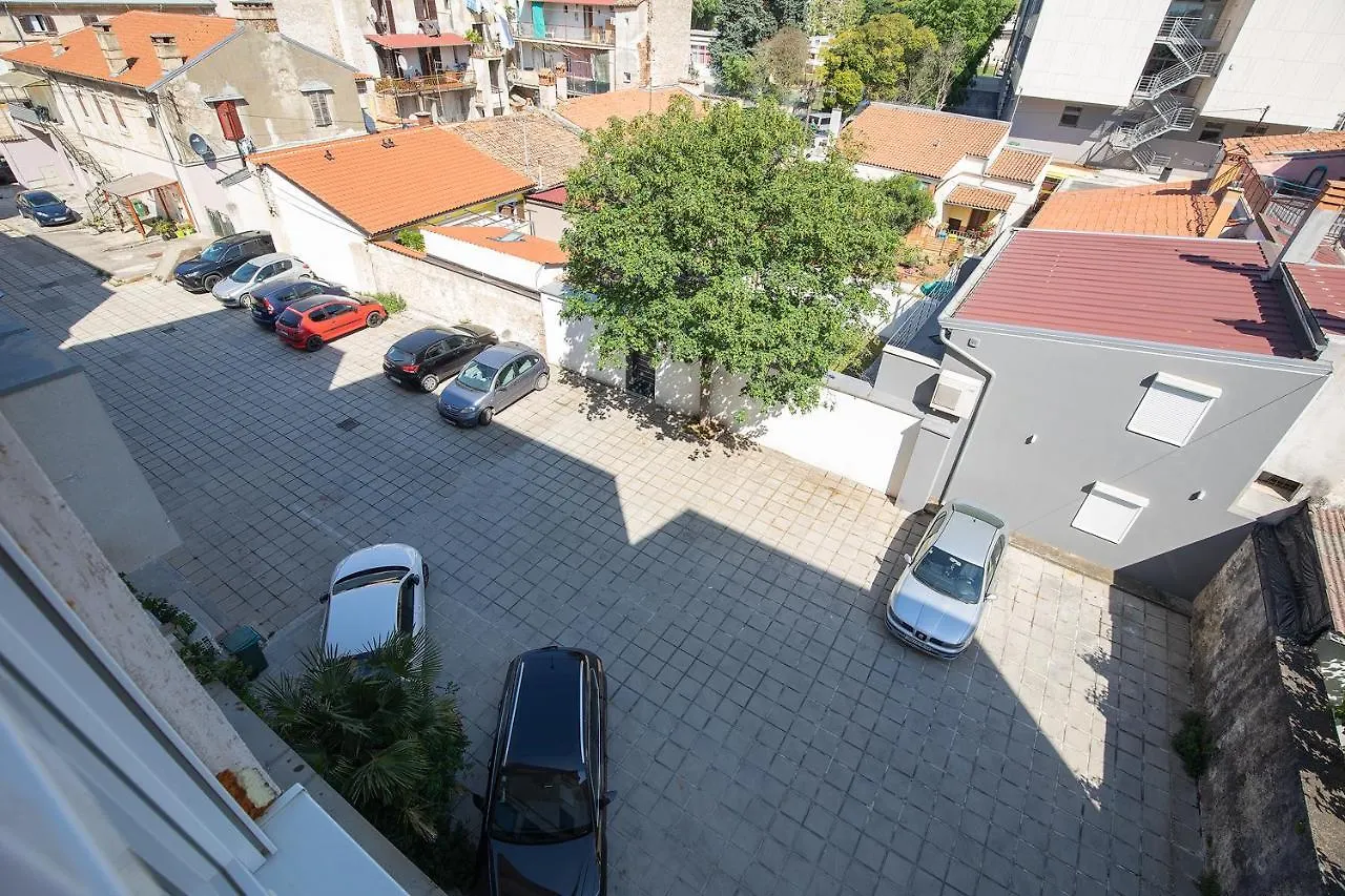 Sweet City Center With Balcony & Private Parking Pula Apartment