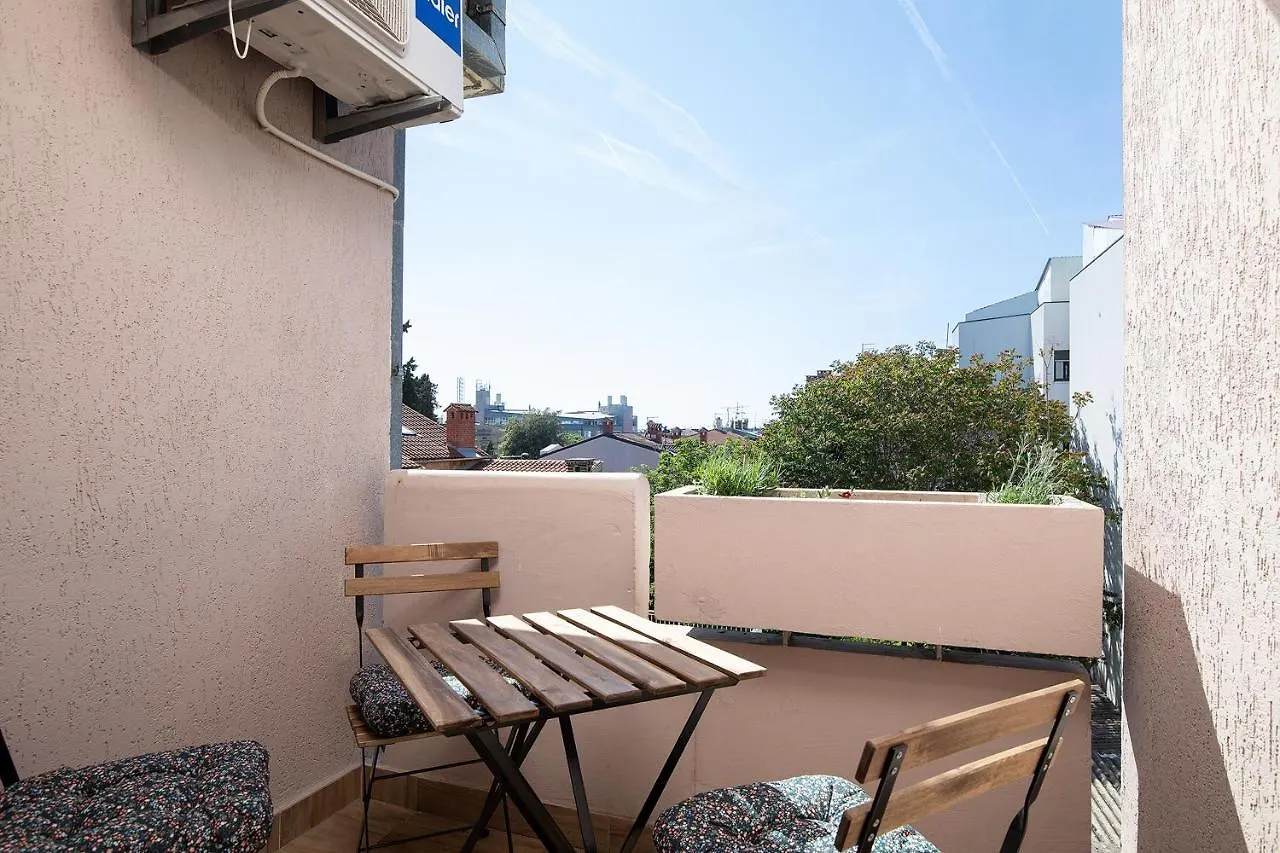 Apartment Sweet City Center With Balcony & Private Parking Pula Croatia